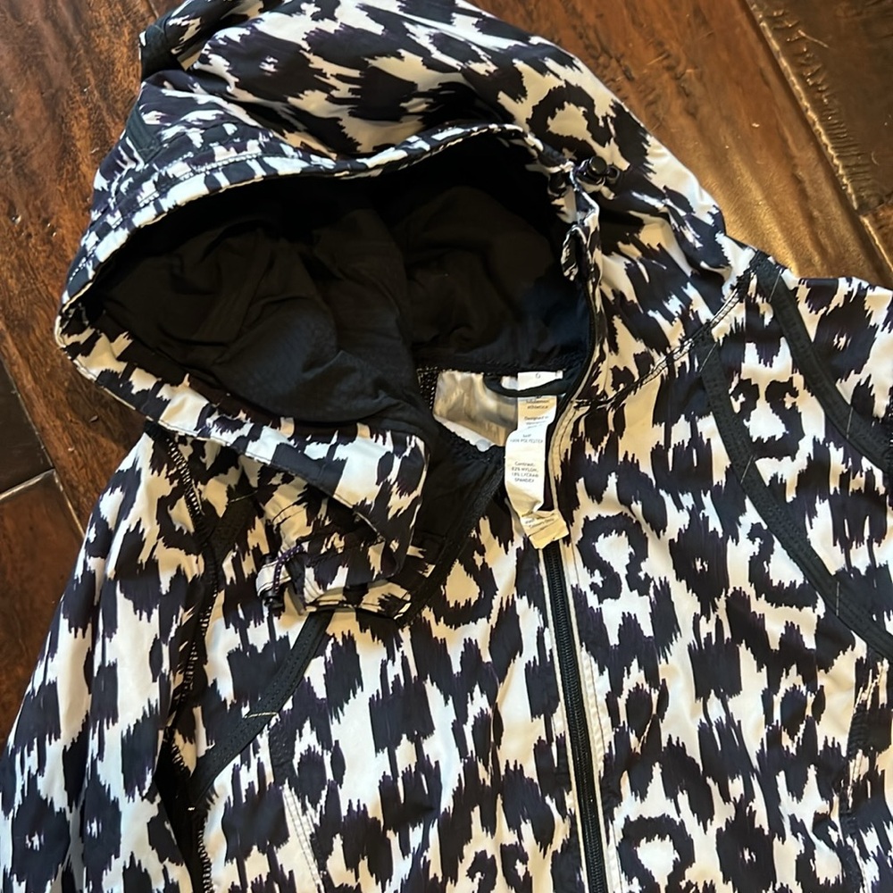 Lululemon Patterned Hooded Jacket - image 2